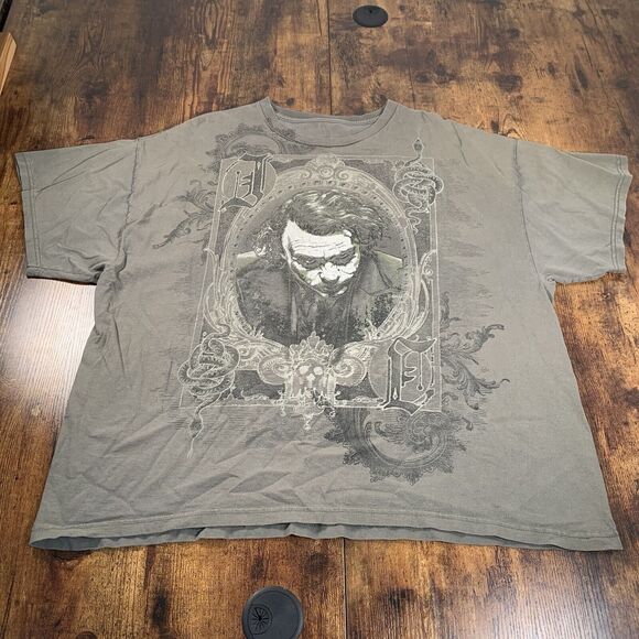 2008 Batman The Dark Knight T Shirt‎ Fits Size 2XL Green Heath Ledger DC - Picture 1 of 6